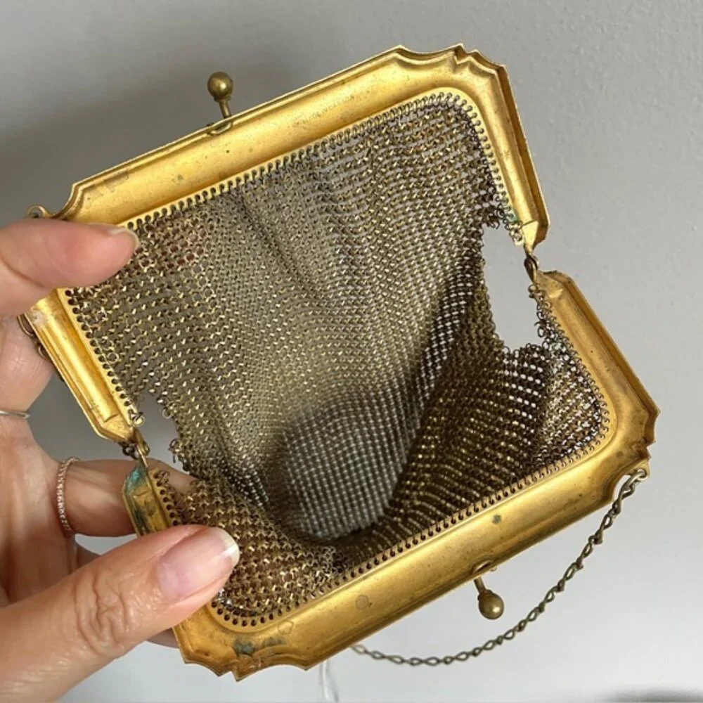 Vintage Brass Chainmail Mini Flapper Purse - made in Canada 🇨🇦 - Picture 3 of 10